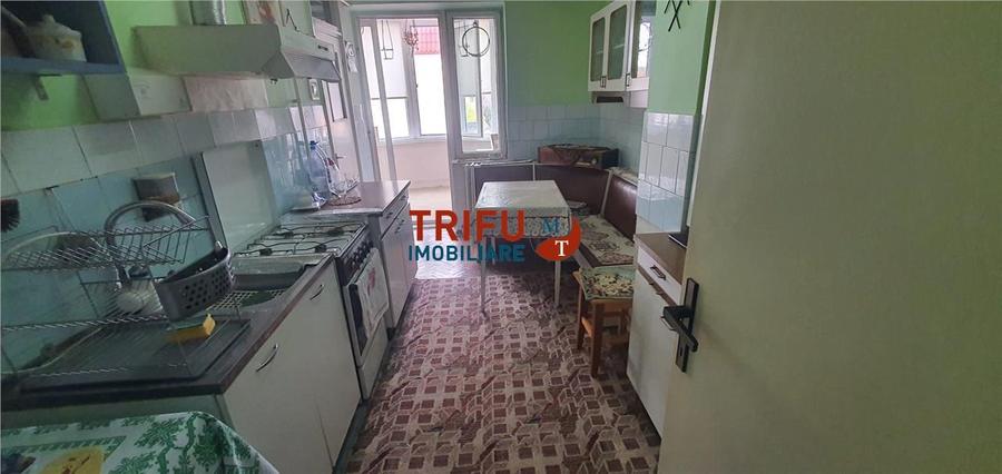 Apartament cu 4 camere de vanzare zona Centru