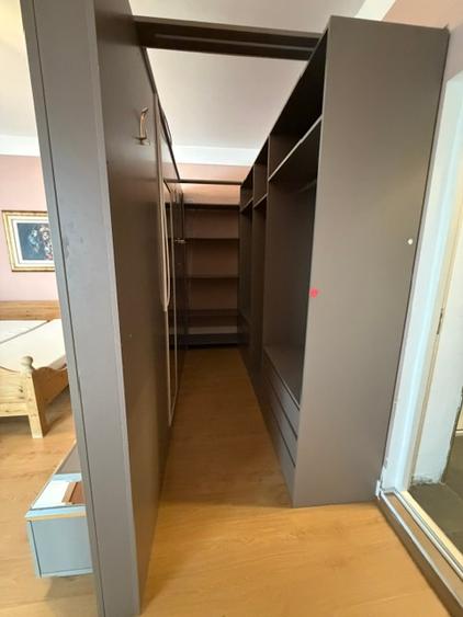 Apartament spatios , situat Central