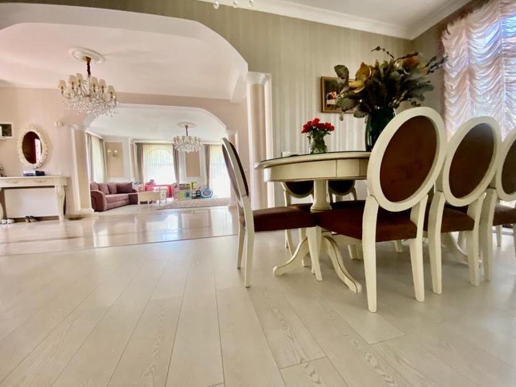 Vila superba-Cambridge School- Pipera , 5 camere-teren 1.000mp