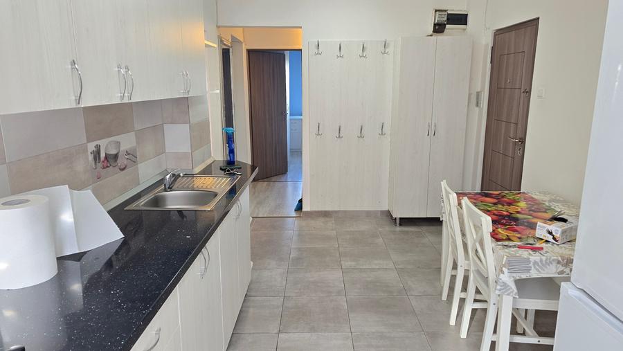 Inchiriez apartament 4 camere decomandat in Deva zona Liliacului, etaj 2,