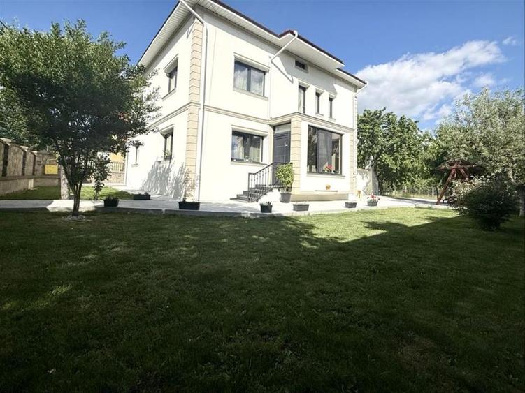 Casa individuala | 10 ari teren | 193 mp | C-5602