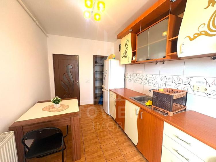 Apartament 3 camere de închiriat - Strada Frunzei