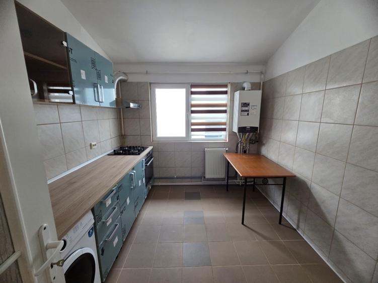Inchiriere ap. 2 cam. cu centrala proprie, A/C, loc de parcare in curtea comuna
