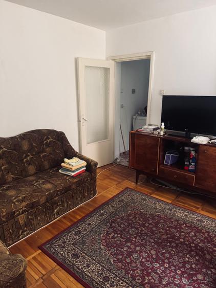 Vand 2 camere etaj 2 , compex studentesc!
