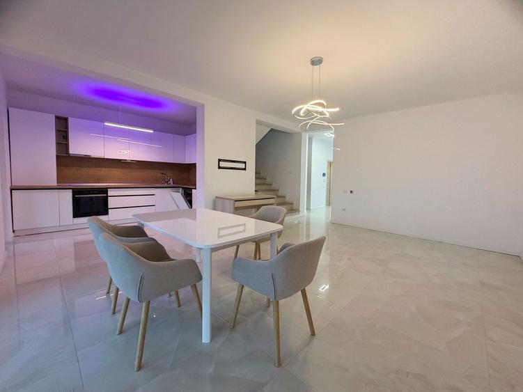 Casa Tip Duplex Despartita de Garaj - Teren 380 mp