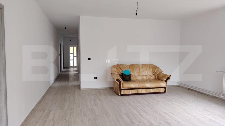 Casa de vanzare, cu 6 camere, 288 mp, zona Voinesti - 2