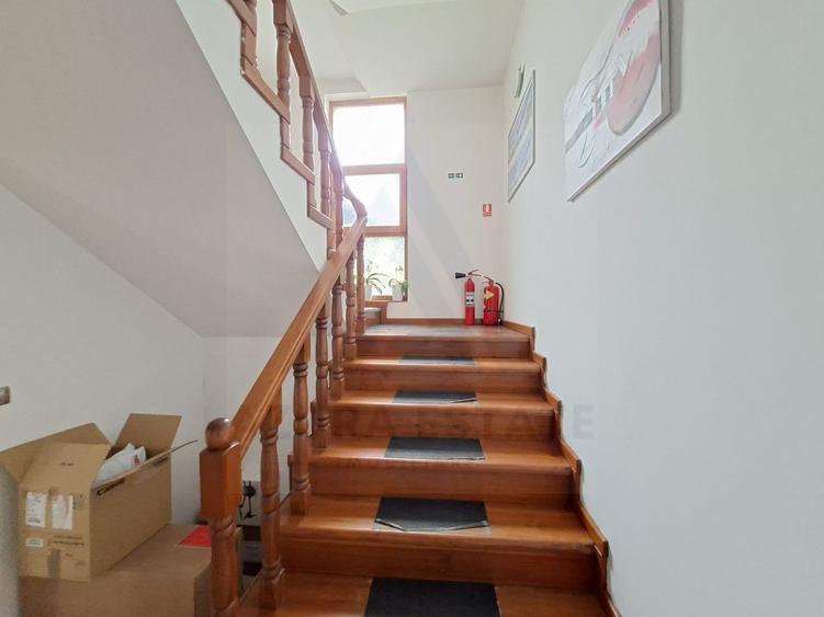 Spatiu birouri casa individuala curte proprie 9 birouri Selimbar