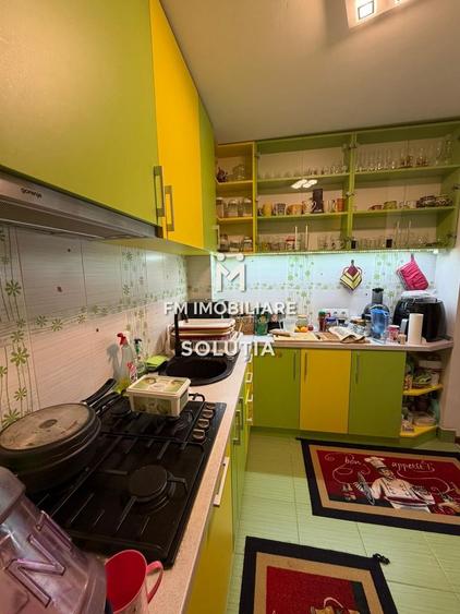 Apartament 3 camere decomandat, etajul 2 -zona Casa de Pensii