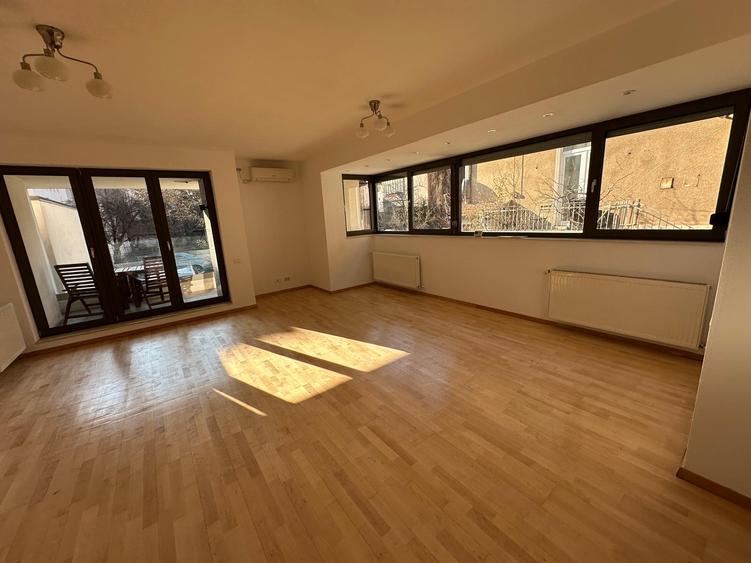 Capitale, imobil 2014, apartament stil duplex, scara interioara, curte proprie