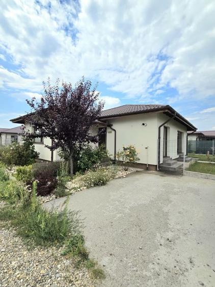 Casă 3 camere, 2 băi, curte generoasă 471 mp - Complex Luna, Balotești