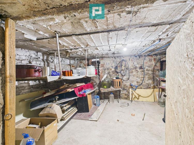 Două case, curte mare, lângă Castelul Corvinilor - 35