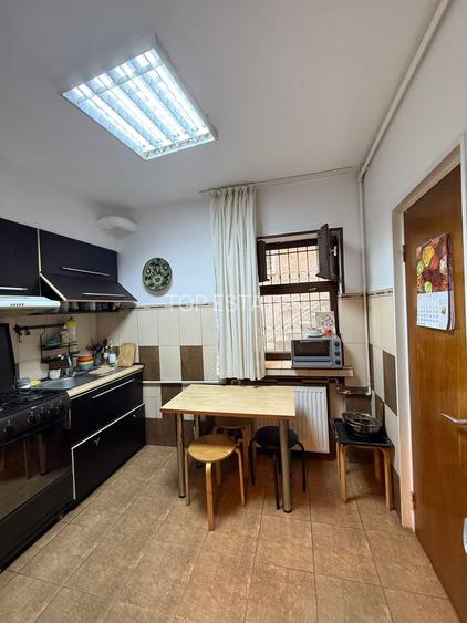De vanzare 4 camere, curte exclusivă 250 mp, Str. Uruguay - Bucuresti - 13