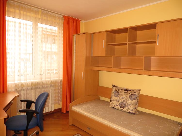 Apartament 3 camere centru 92000 Euro