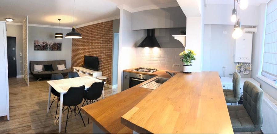 Vand apartament cu trei camere  bloc nou Aradului