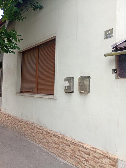 Casa 2 camere, 80 mp utili, 350 mp teren - Lipovei