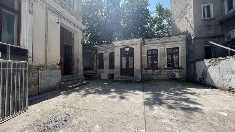 Casa interbelica 13 camere | 4 locuri de parcare | Batistei