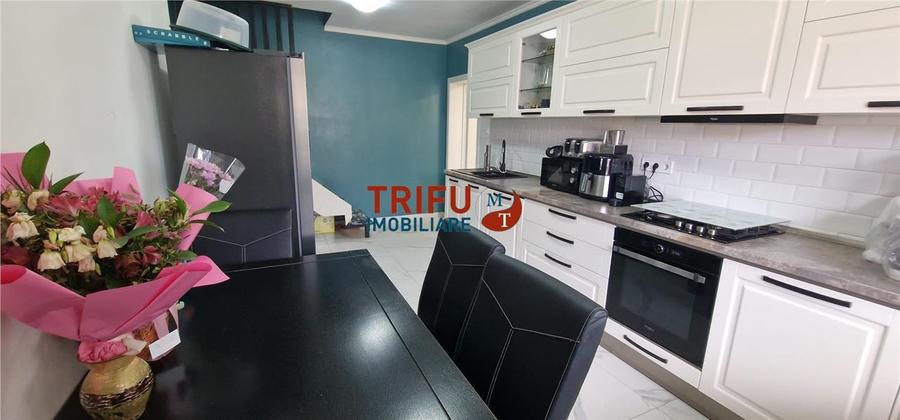 Apartament cu scara interioara 3 camere de vanzare zona Centru