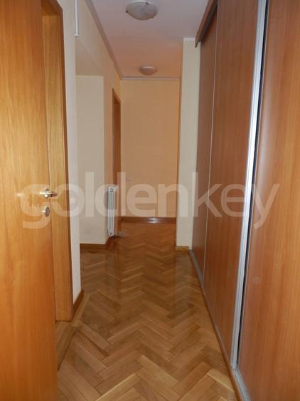 Apartament spatios cu 5 camere | garaj si boxa