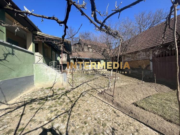 OKAZIE! Casa in Cricau 3 Camere 1300 mp. Curte Teren Fantana Utilitati Asfalt
