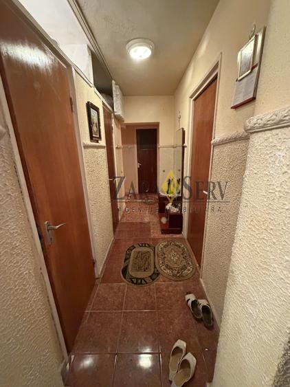 Apartament de vanzare 3 camere zona Podul Inalt