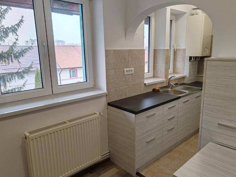 Garsoniera confort sporit, renovata zona Piata Tractorul