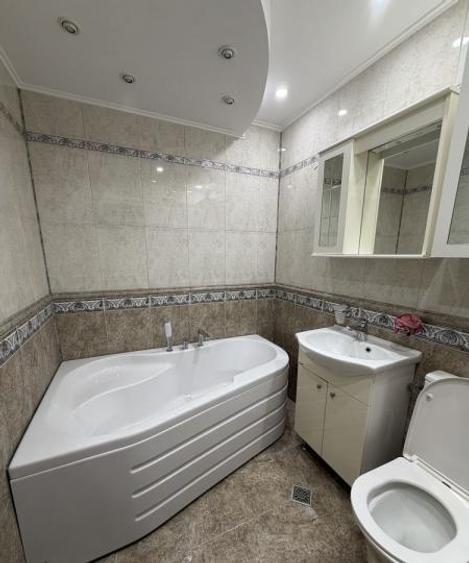 Apartament 3 camere decomandat, Bld. Mircea Voda, centrala proprie, metrou