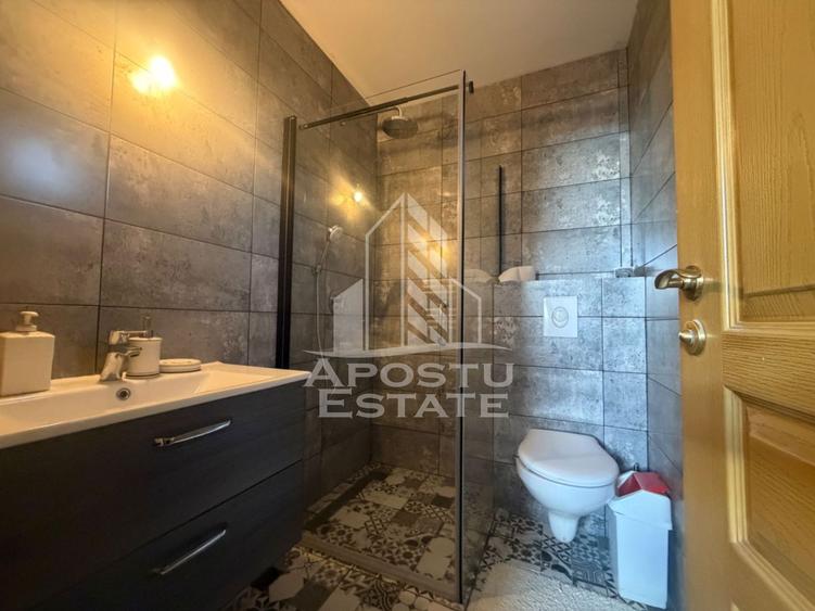 Casa individuala cu 5 camere, carport, 426mp teren in Sanandrei