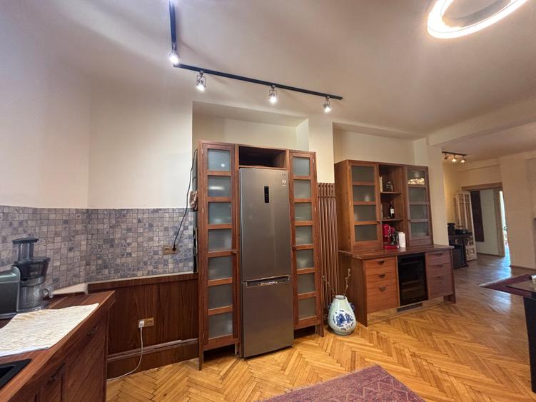 Inchiriere apartament cu 4 camere cu vedere in Parcul Cismigiu