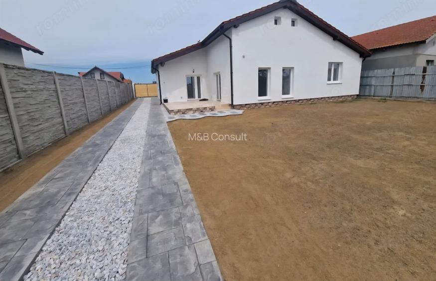 Casă individuală de vânzare în Recaș | 143 mp utili | Teren 720 mp - 4
