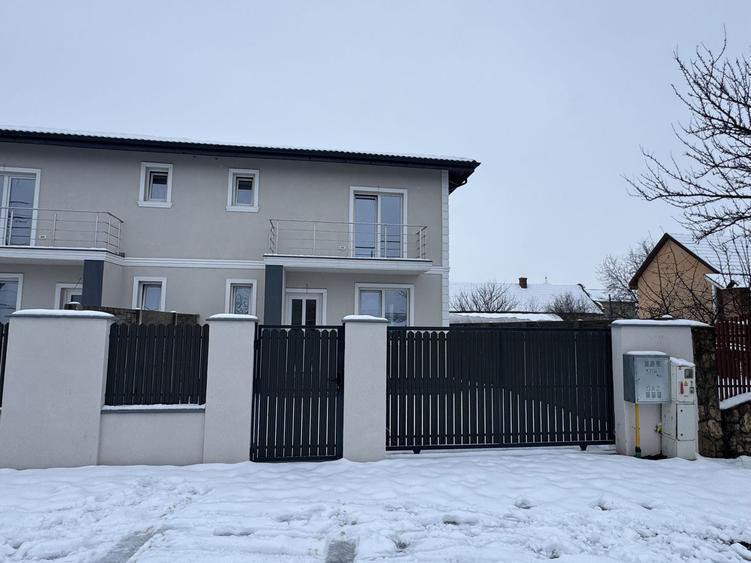 1/2 Duplex Utvin,4 Camere,2 Bai,Toate Utilitatile
