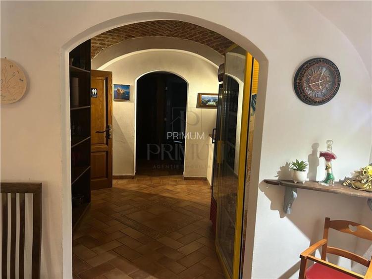 SPATIU COMERCIAL -  ZONA ULTRACENTRALA - 4 PUNCTE DE ACCES - TRIFAZIC - 380MP - - 10