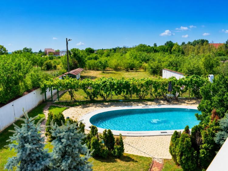 Un colț de paradis la doar câteva minute de București – Vilă cu piscină
