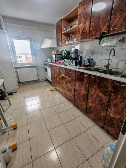 Vand apartament 3 camere decomandate – zonă Ștefan cel Mare