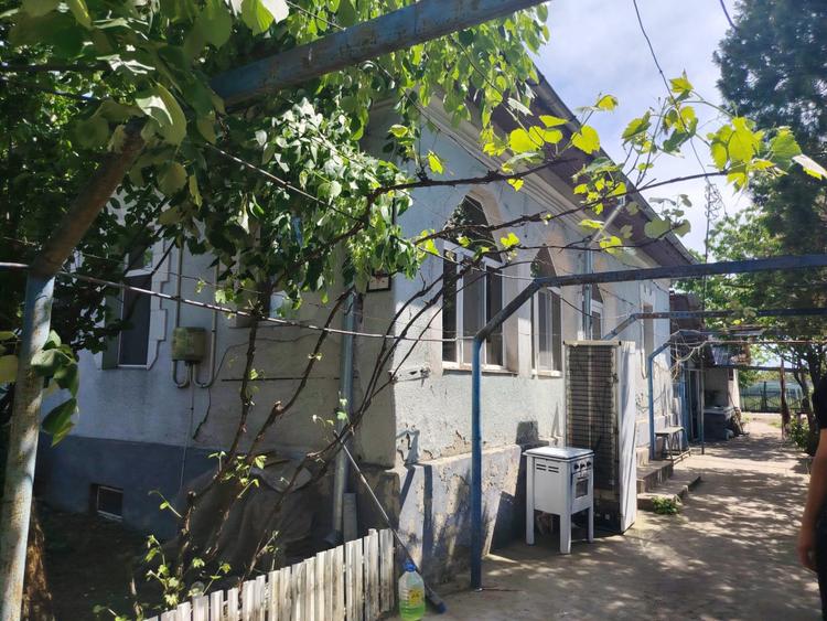 Casa de vanzare, 741 mp teren, zona Coșoveni -Dolj