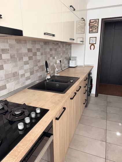 Apartament 3 camere, 2 băi + grădină + loc de parcare - 130.000 € negociabil