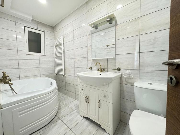 Casa/vila si cladire de birori in orasul Bacau - de vanzare