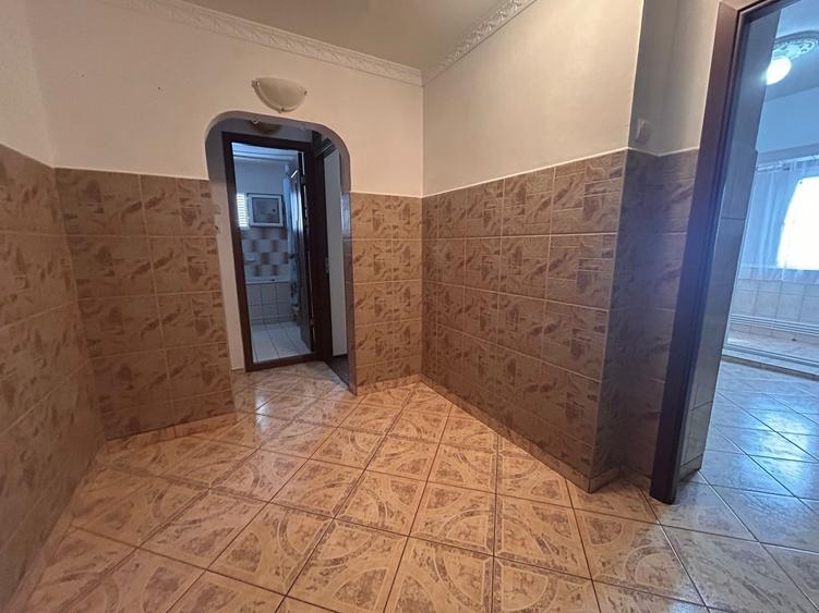 - Apartament 2 camere confort 1 decomandat, Zona Buzaului.