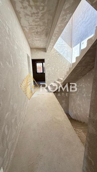 Casa tip duplex semifinisat, 5 camere, zona Tautiului
