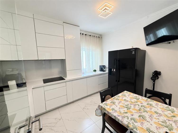 Apartament de LUX cu 4 camere 2 bai si 2 parcari in Cartier Deventer