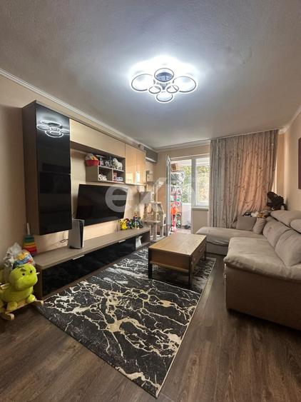 Apartament decomandat cu 3 camere, renovat recent, centrală proprie