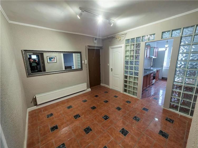 Apartament 3 camere, UMF, 2 bai, Ultracentral, renovat complet,Targu Mures