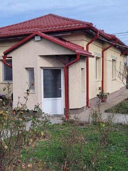 Teren 1700 mp, deschidere 18,40 ml, cu casa la strada principala