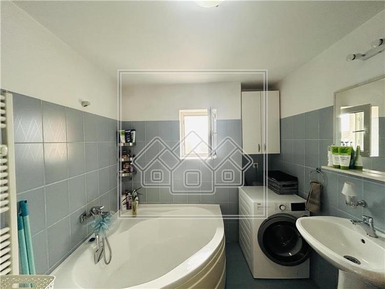 Ap cu 3 camere, 81 mp utili, tip mansarda, Zona Cedonia