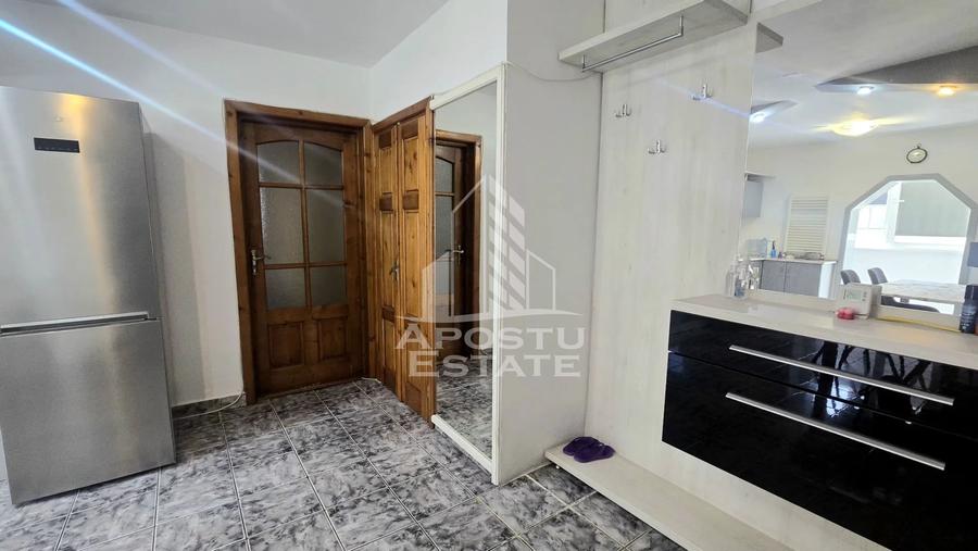 Apartament de vanzare cu 3 camere, decomandat,centrala proprie,Lipovei