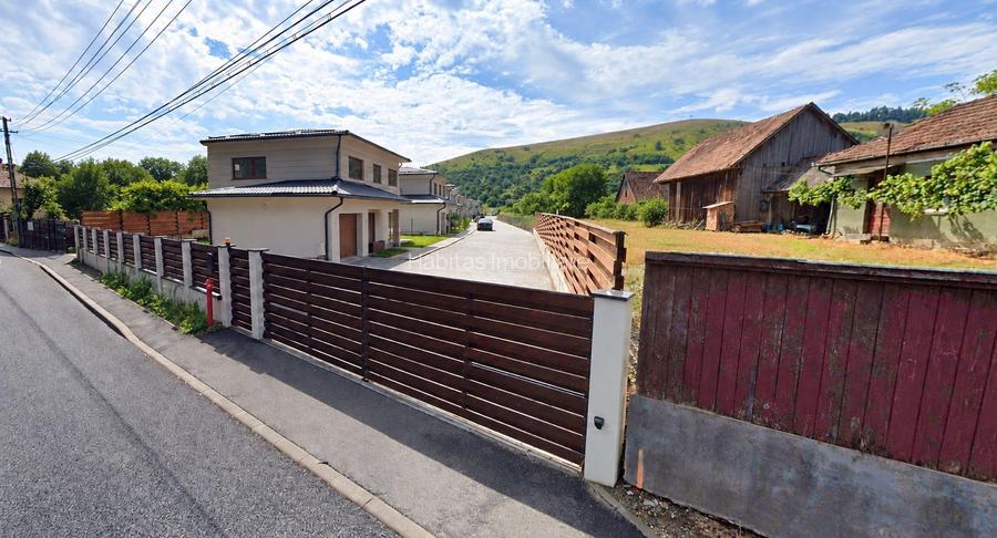 Casă modernă cu grădină 350 mp și garaj încălzit, zona Urbano Shopping