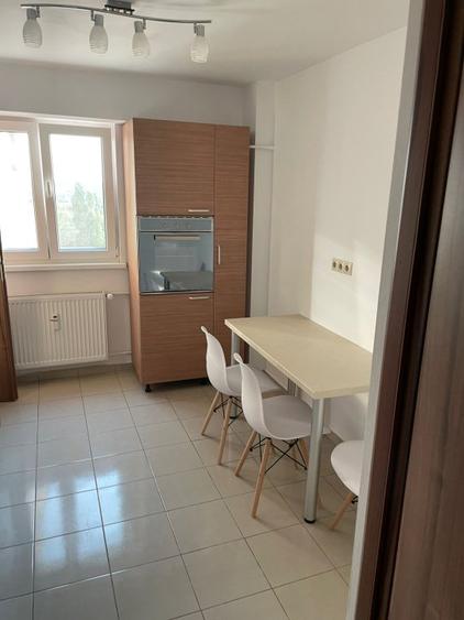 De inchiriat 3 camere Piata Alba-Iulia lux