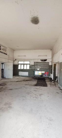 Proprietate cu 2 hale si casa la inchiriat,teren 1350mp - 6