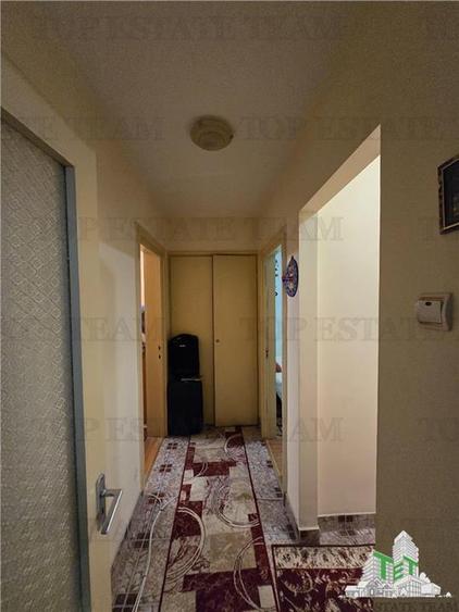Apartament 3 camere metrou Favorit