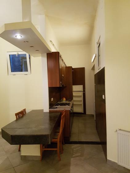 Vand apartament la casa 5 camere central Piata Catedralei