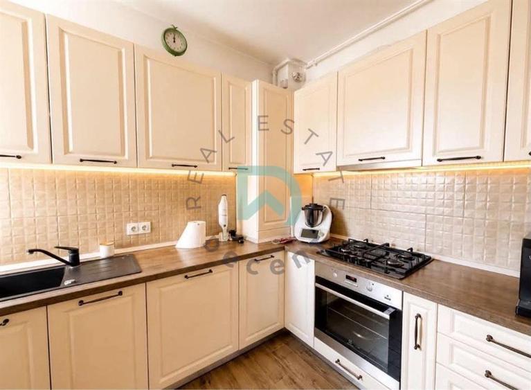 Apartament 3 camere, mobilat, utilat, parcare, Tractorul, Brasov
